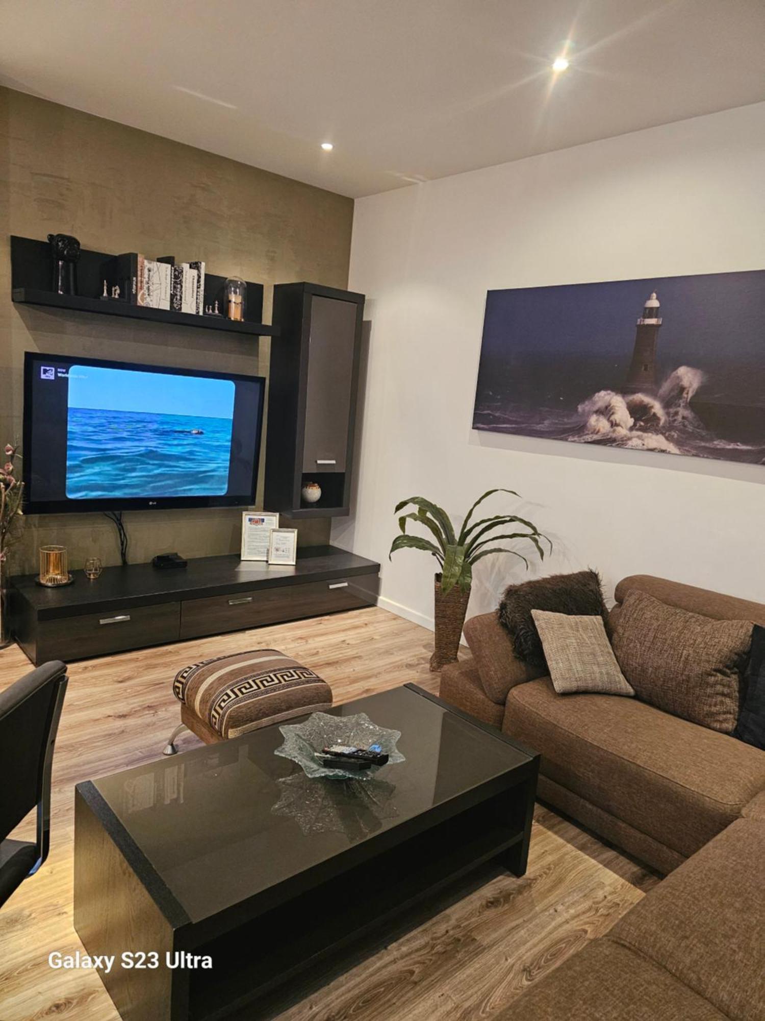Modern 2 Bedroom Apartment In The City Centre Riga Exterior foto
